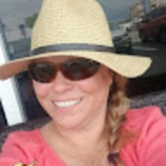 Meet your Posher, Shelli - Picture 1 of 1